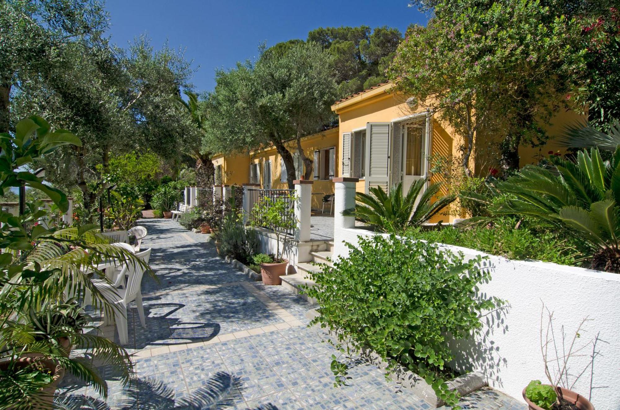 Hotel Paola Carloforte  Exteriör bild