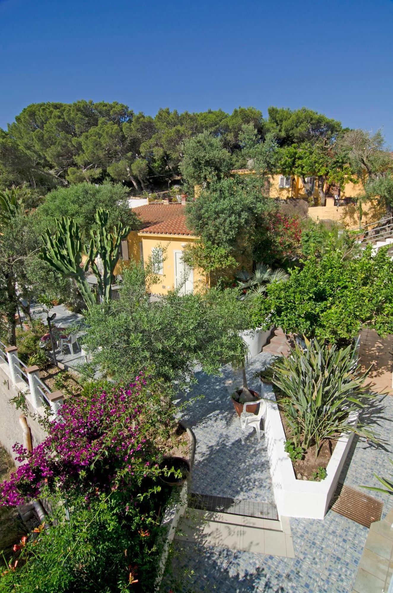 Hotel Paola Carloforte  Exteriör bild